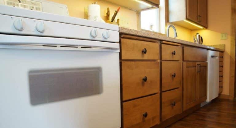 wood kitchen cabinets