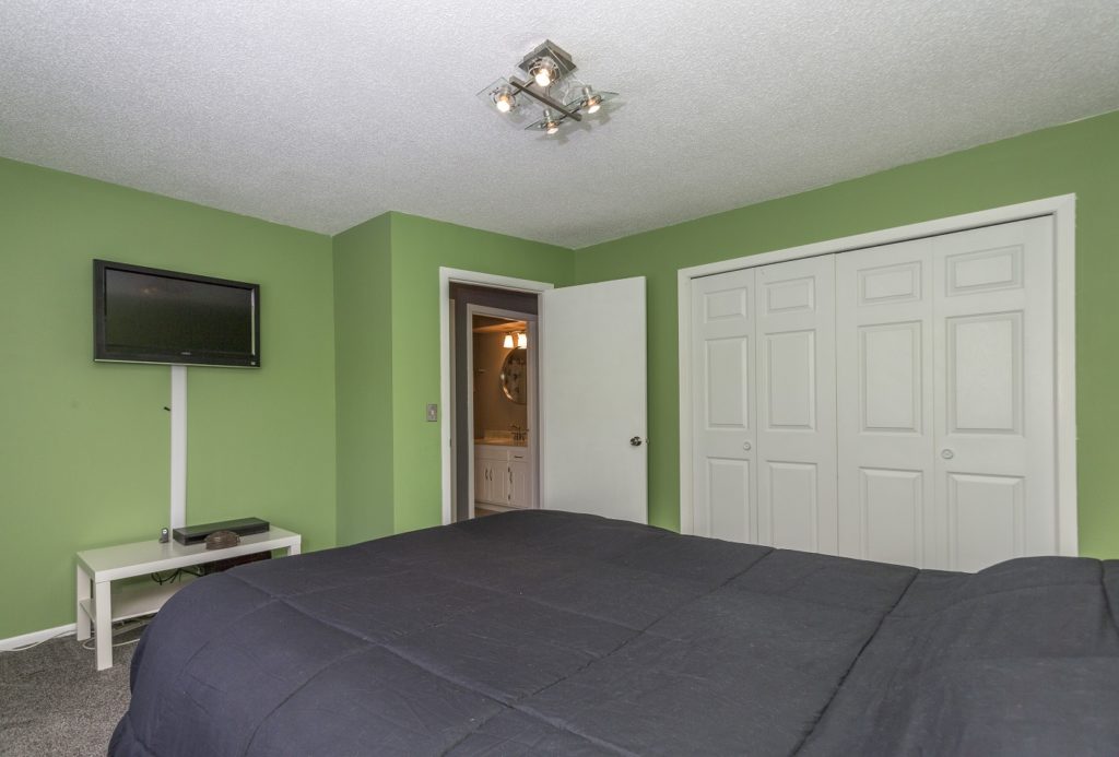 green bedroom 