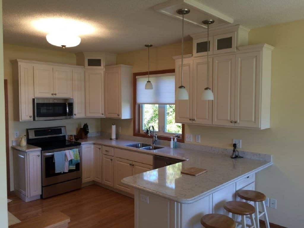 white kitchen cabinets