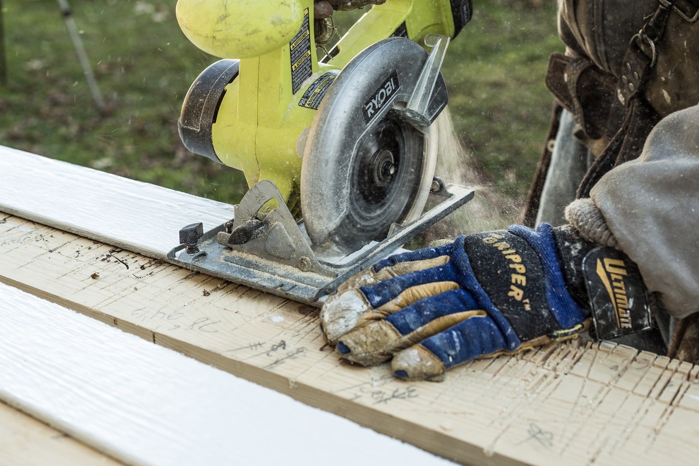  Lindus Construction worker cutting siding with a circular saw