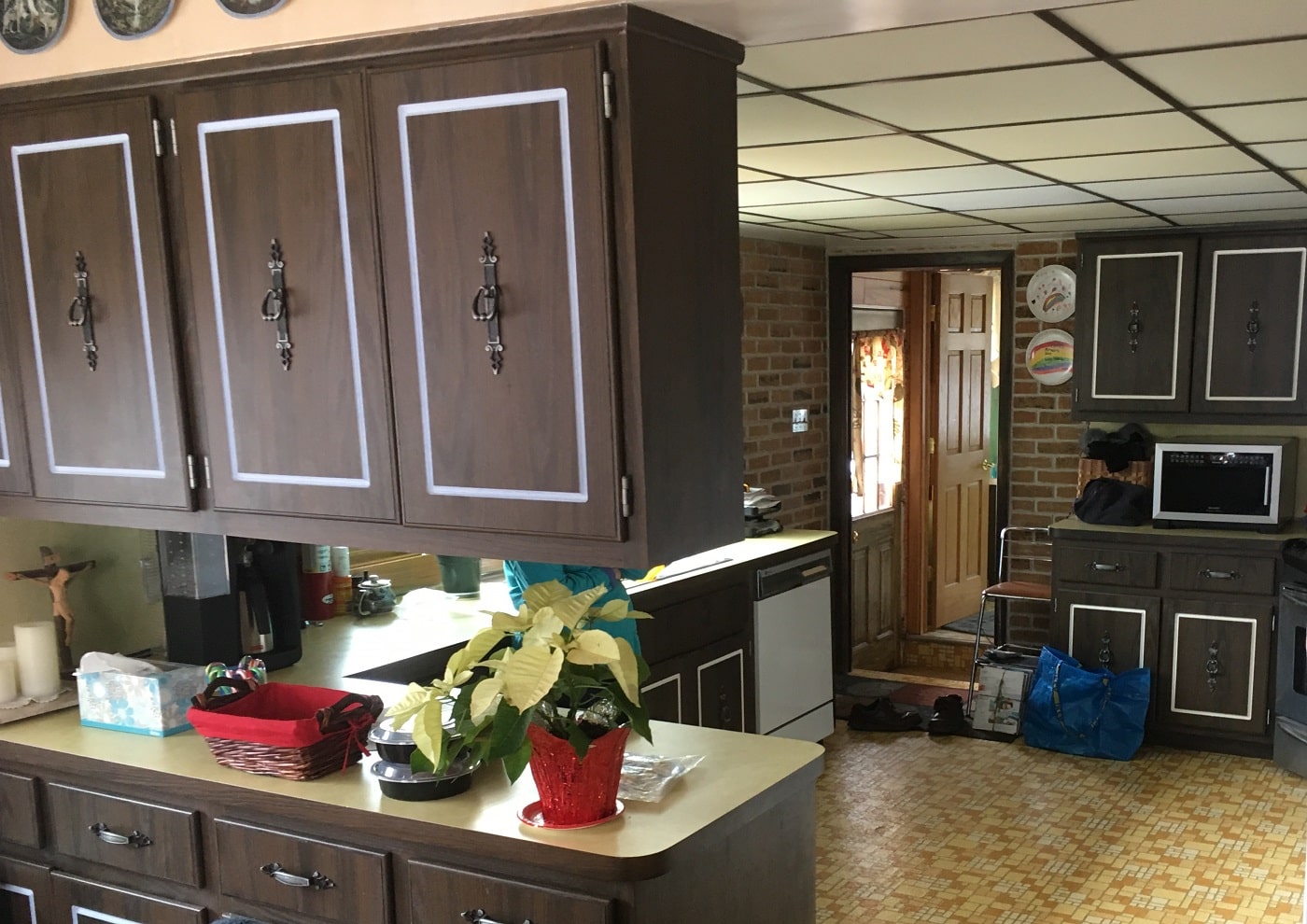old kitchen that includes elements that cause poor air quality