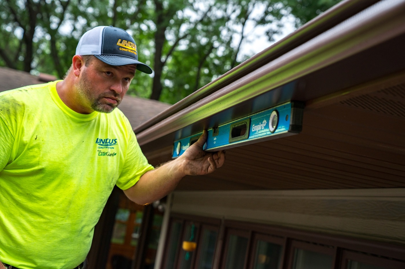 Lindus Construction worker installing gutters