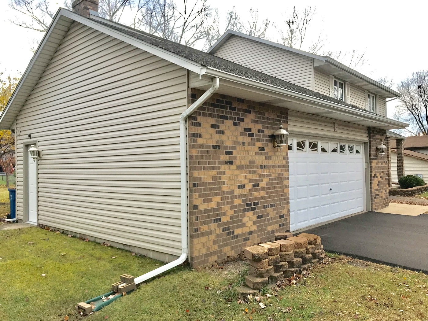 Bloomington garage before gutter replacement