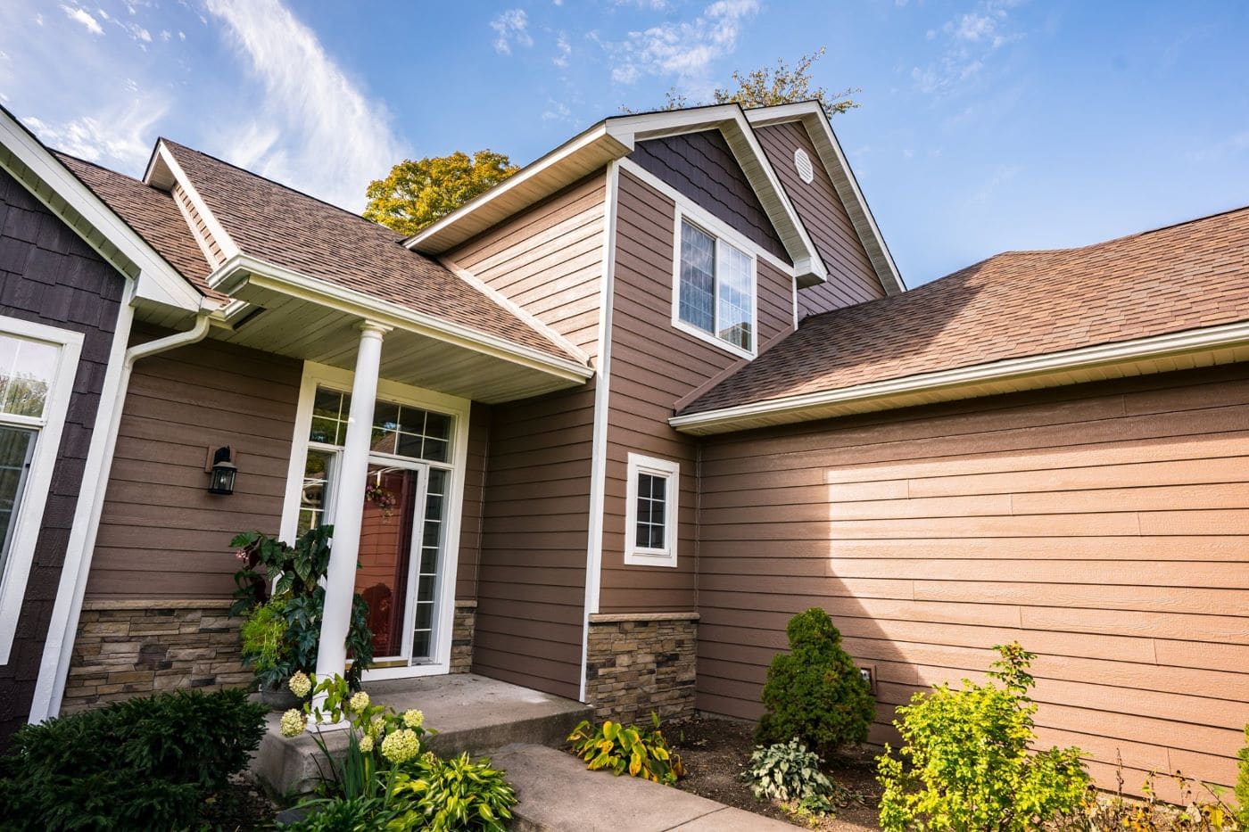 Lindus Construction completed this LP® SmartSide® installation in Minnetrista, MN.