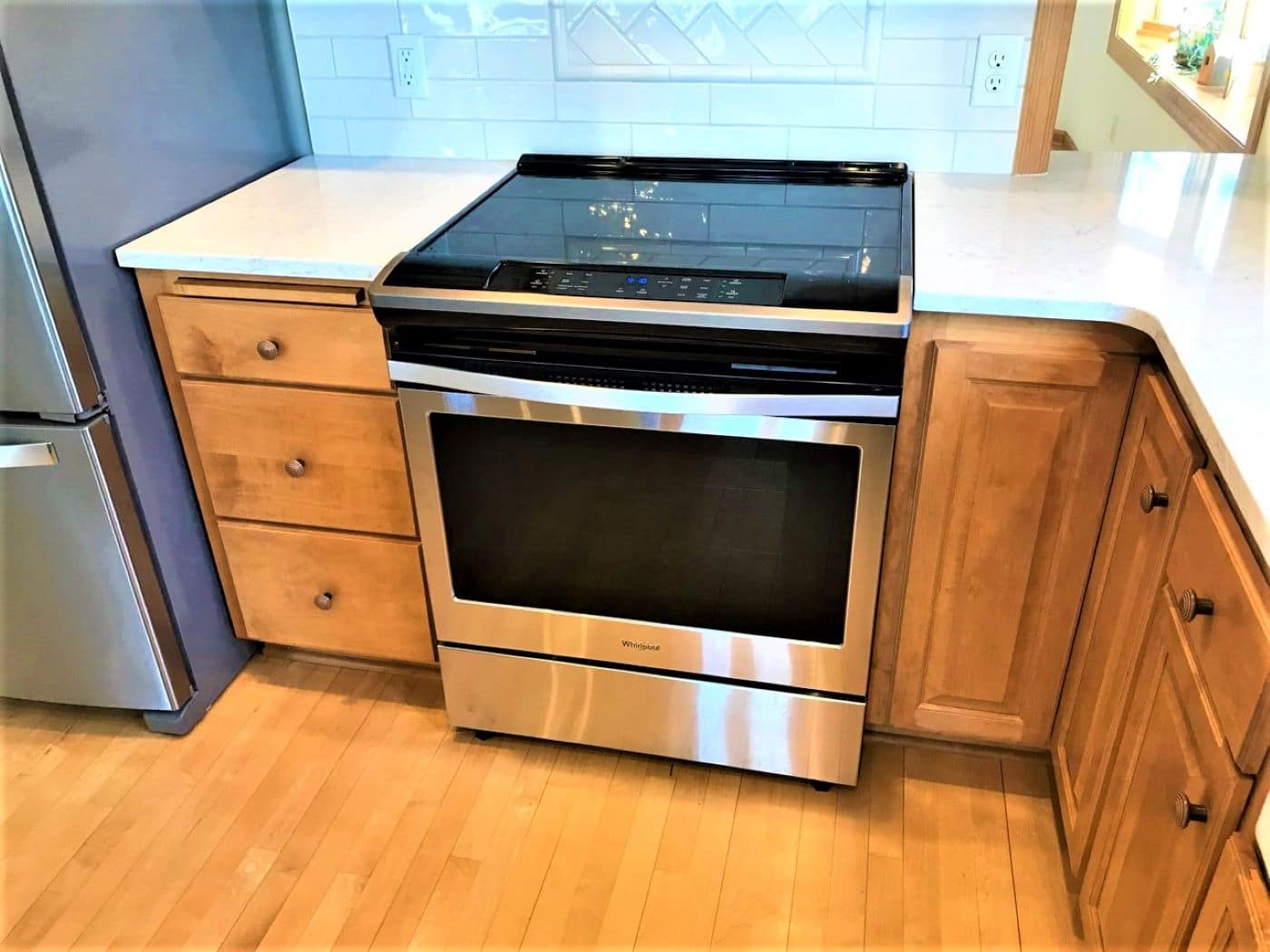 kitchen stove & cabinets